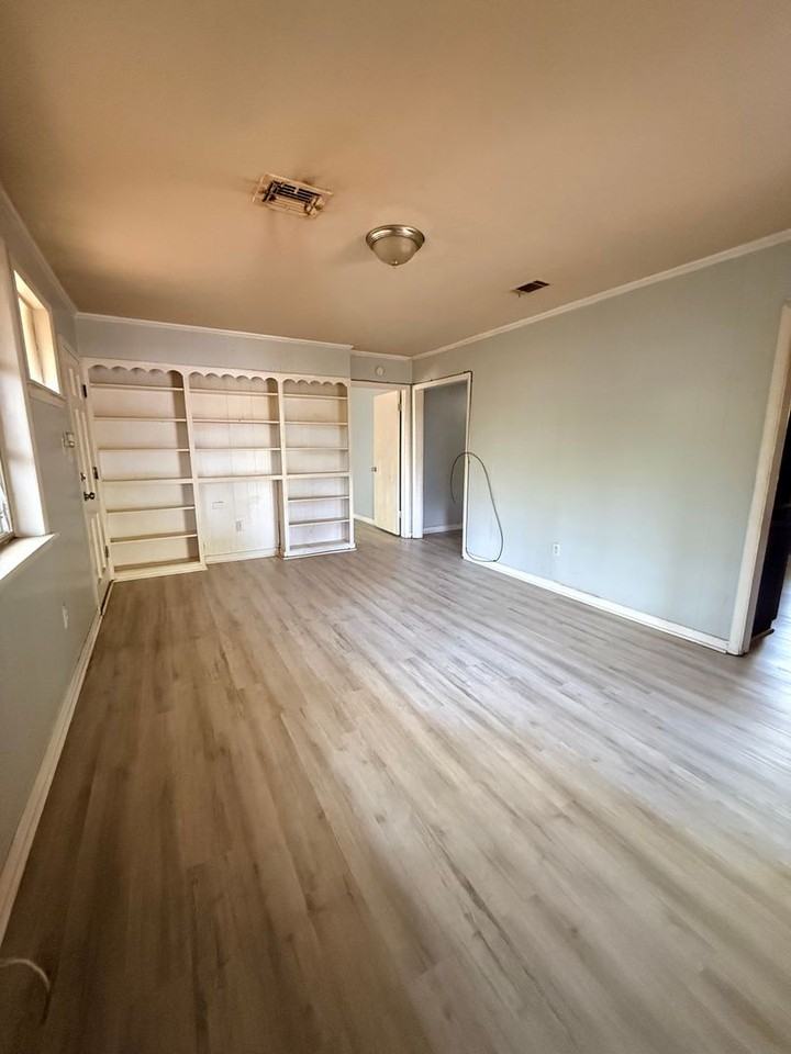 1823 Speigle St - Photo 7 of 11