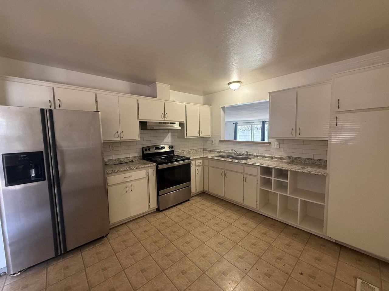 11424 Faye Ave Ne - Photo 4 of 23