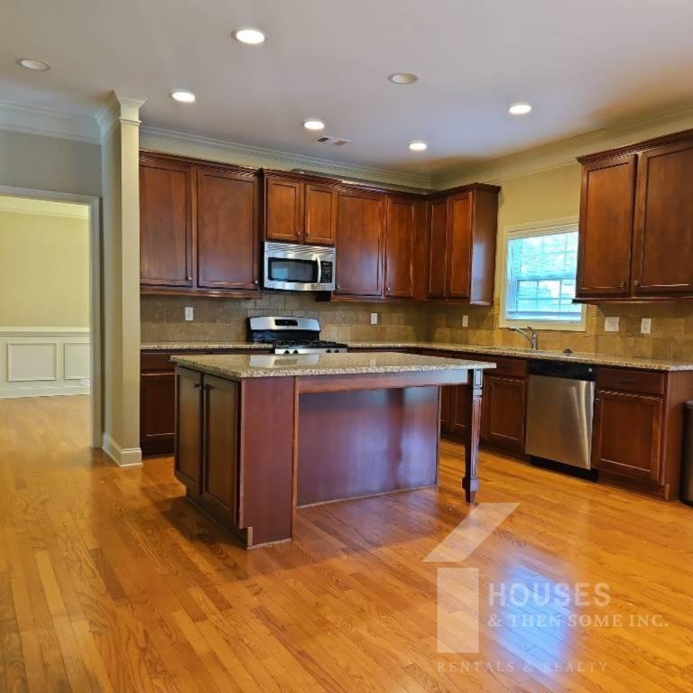 204 Wild Meadow Dr - Photo 2 of 24