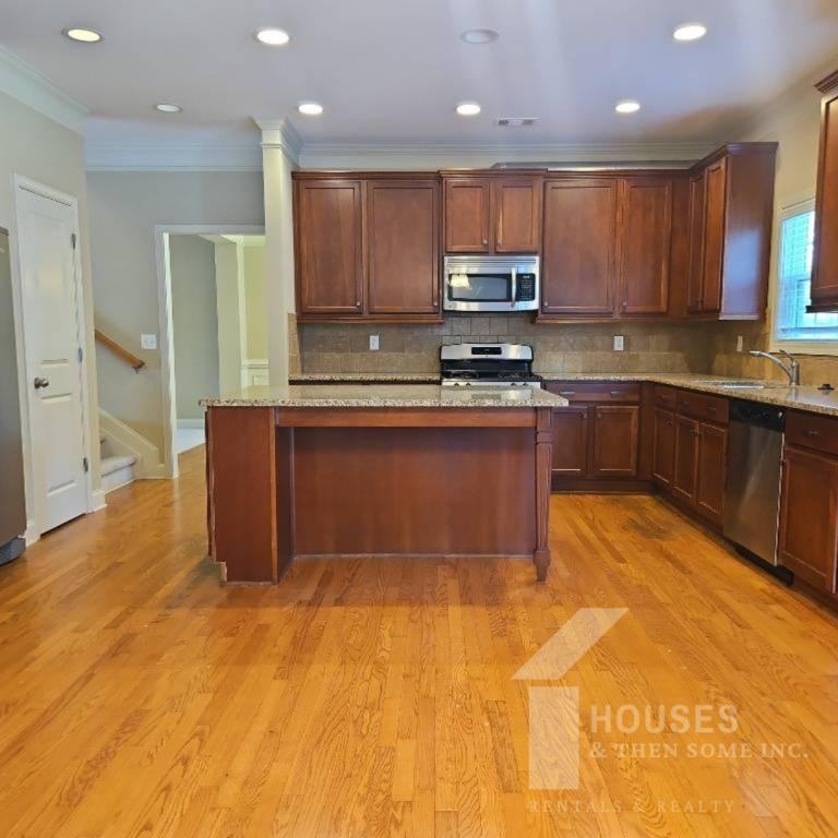 204 Wild Meadow Dr - Photo 3 of 24