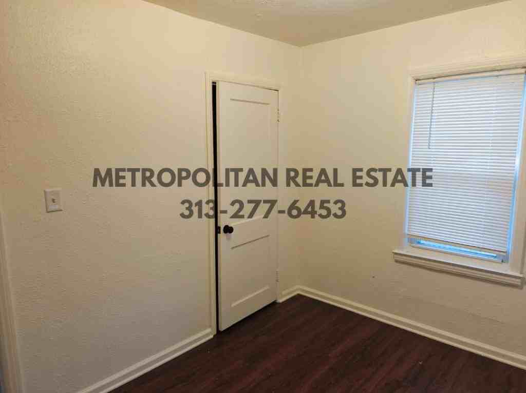 5689 Cornell St - Photo 6 of 9