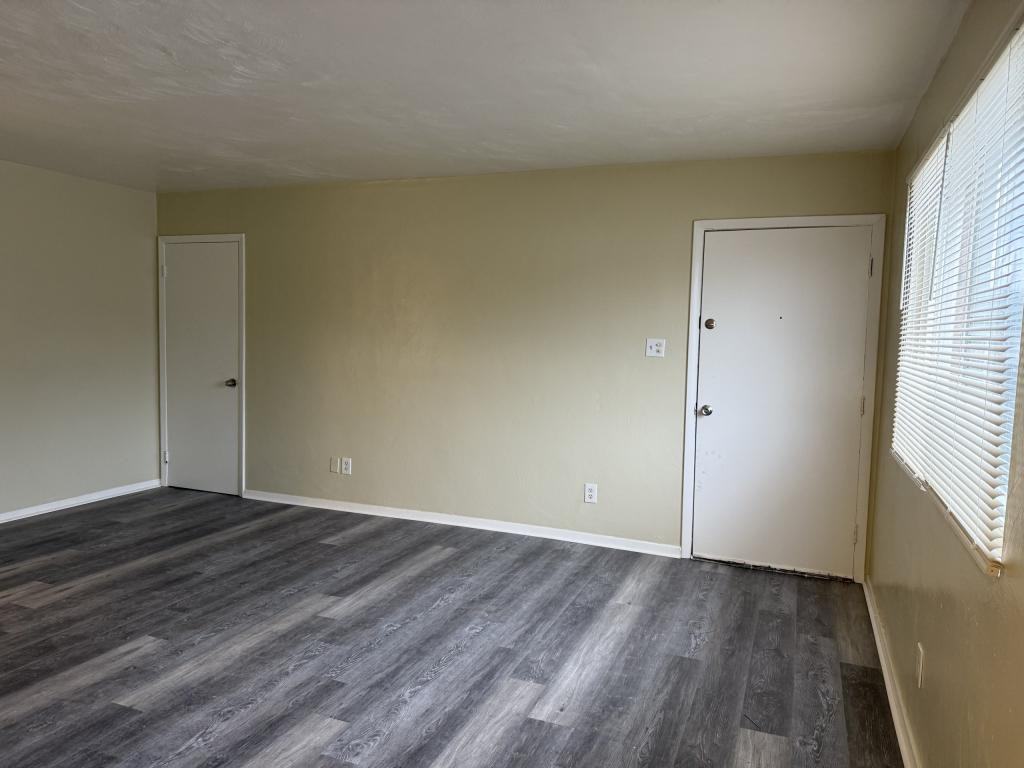 908 White Marsh Rd Apt B - Photo 4 of 9