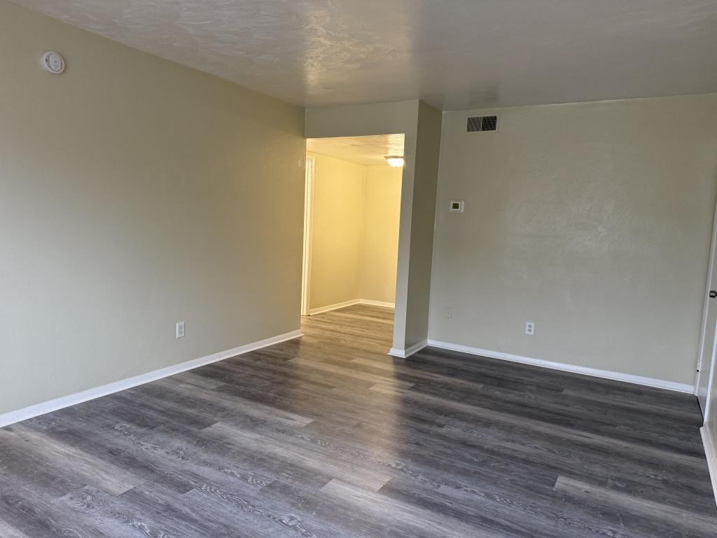 908 White Marsh Rd Apt B - Photo 5 of 9