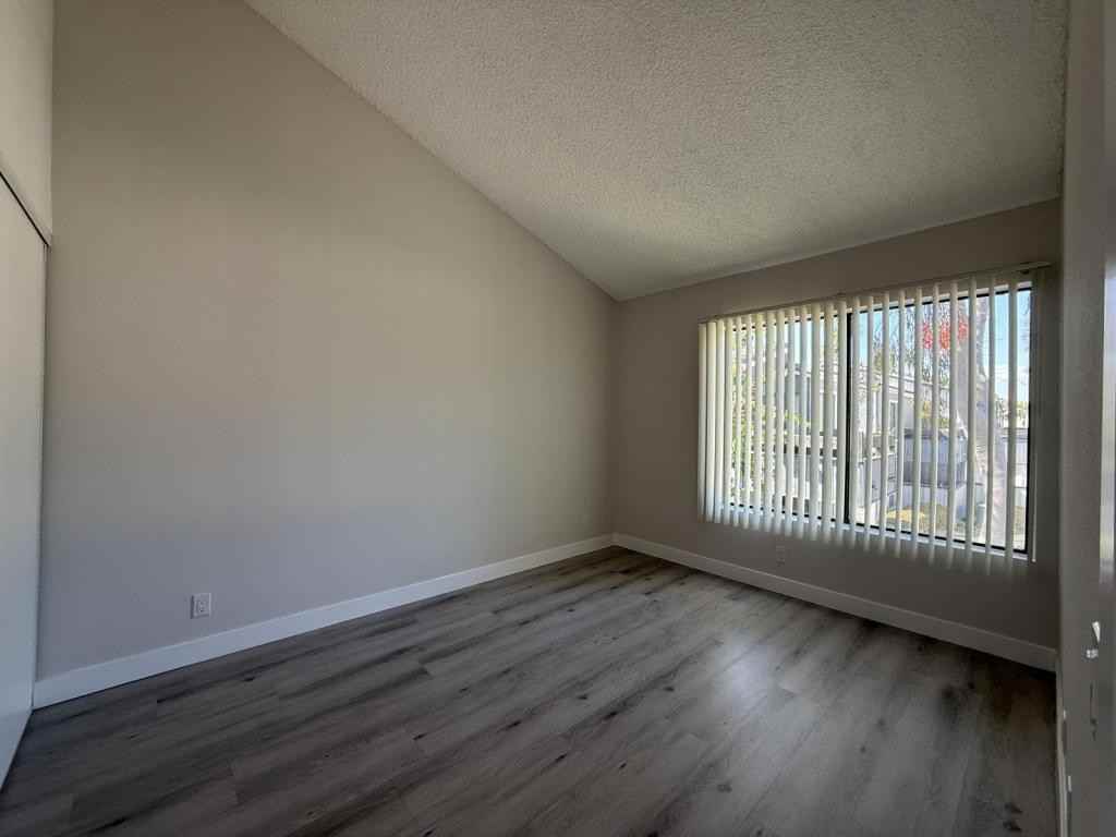 110 N Richmont Dr - Photo 2 of 7