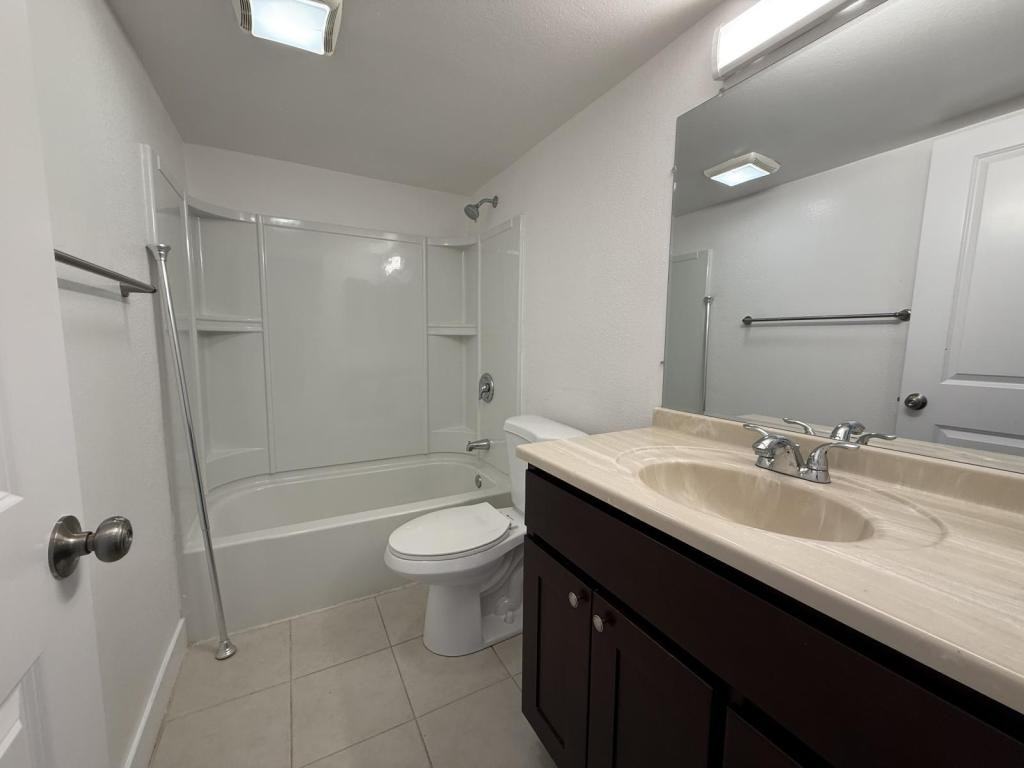 110 N Richmont Dr - Photo 4 of 7