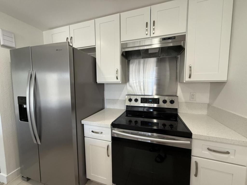 110 N Richmont Dr - Photo 5 of 7