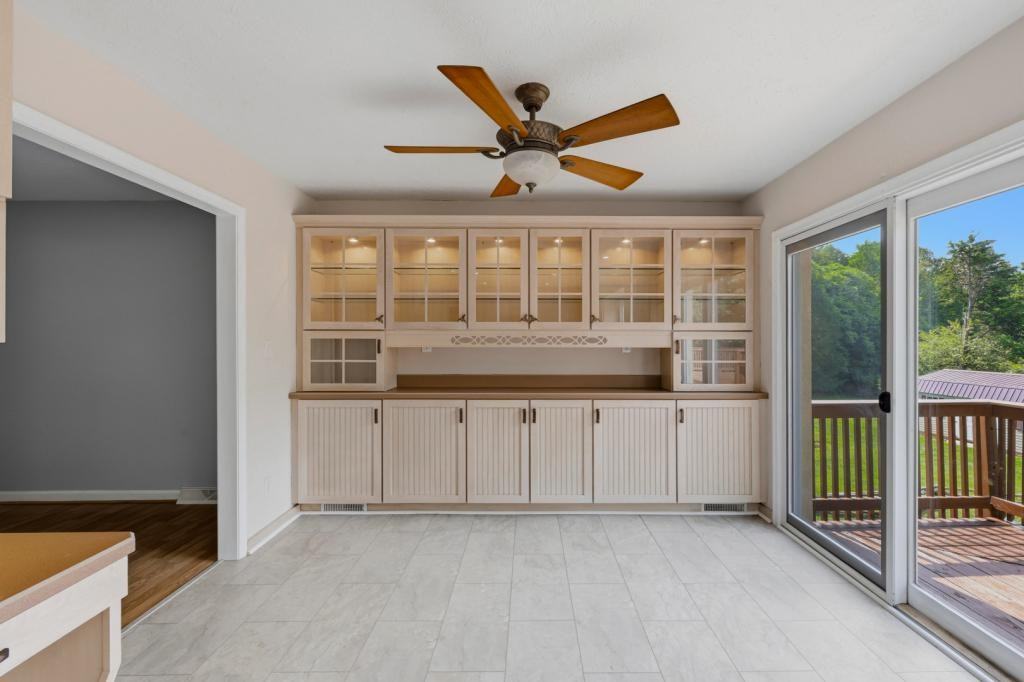 215 Cameron Rd - Photo 2 of 14
