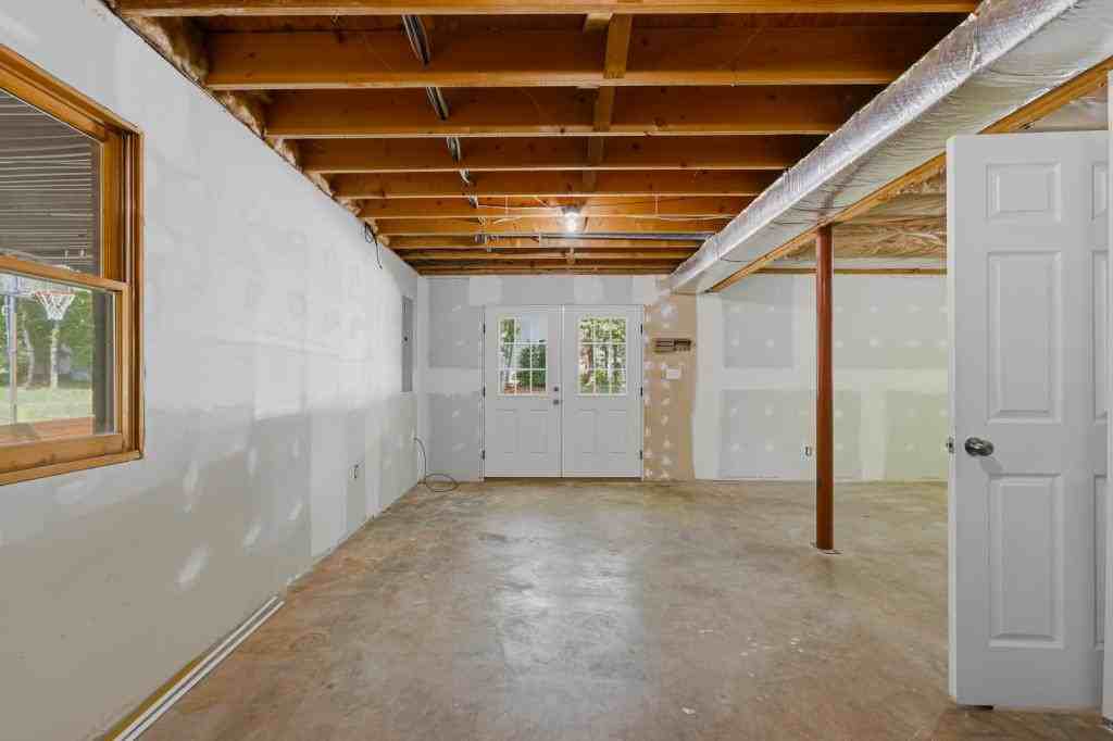 215 Cameron Rd - Photo 4 of 14