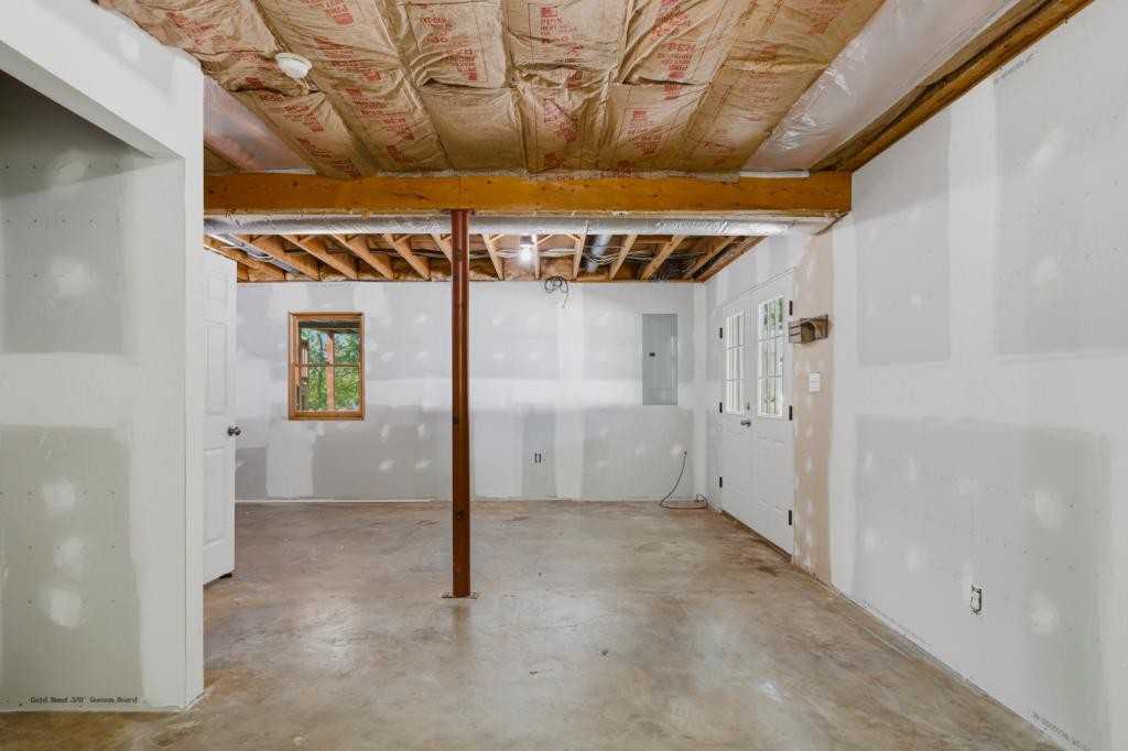215 Cameron Rd - Photo 5 of 14