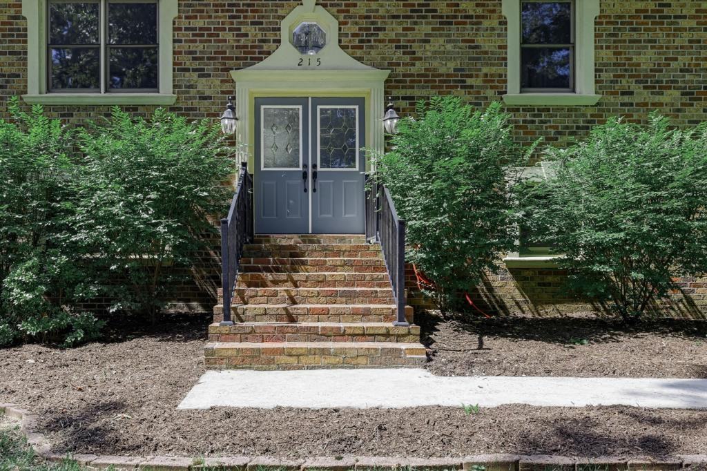 215 Cameron Rd - Photo 6 of 14