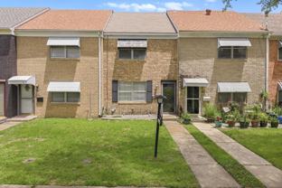 940 Manor Mall - Photo 1 of 1