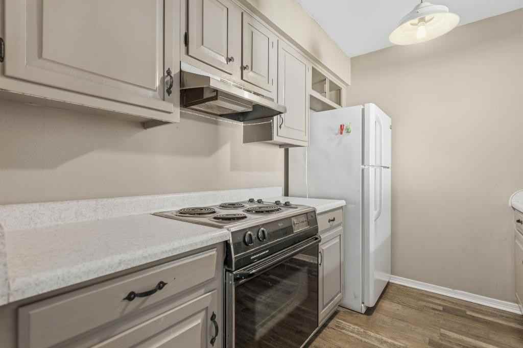 940 Manor Mall - Photo 6 of 31