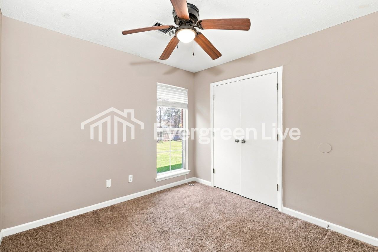 1004 Craig Cir - Photo 3 of 15