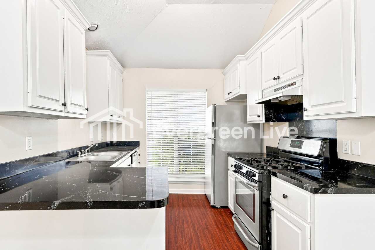 1004 Craig Cir - Photo 6 of 15