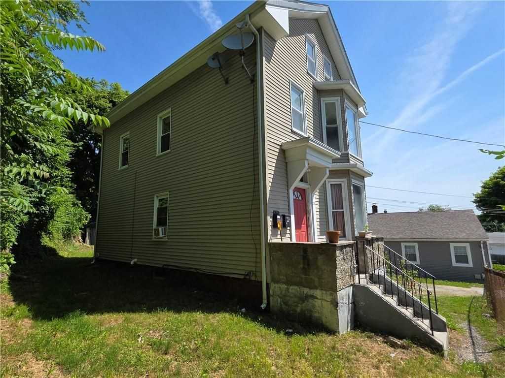 216 Maplewood Ave - Photo 3 of 21