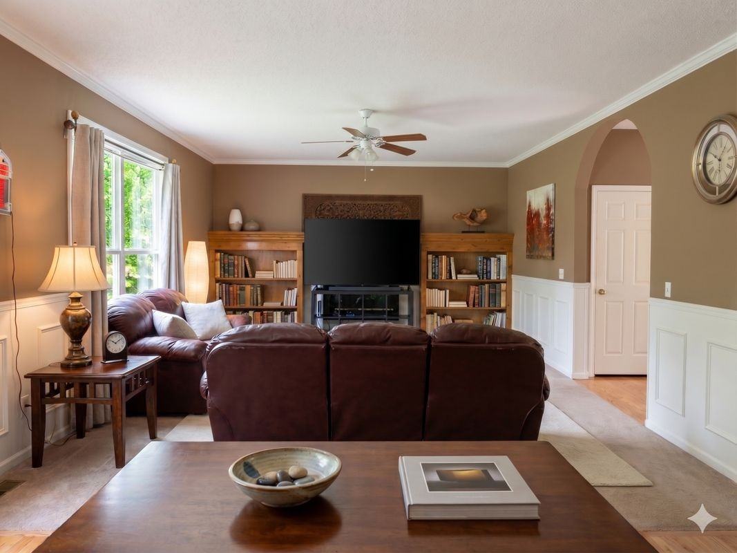 10105 W 125th Ter - Photo 2 of 4
