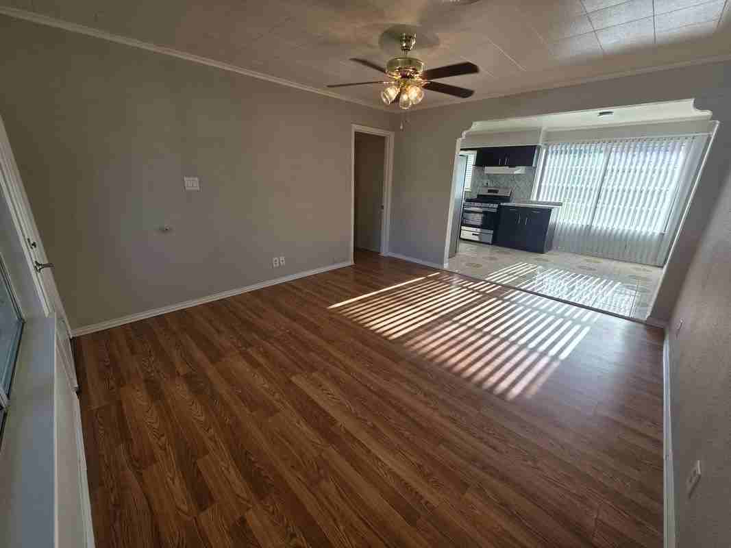 1312 Miles St - Photo 5 of 26