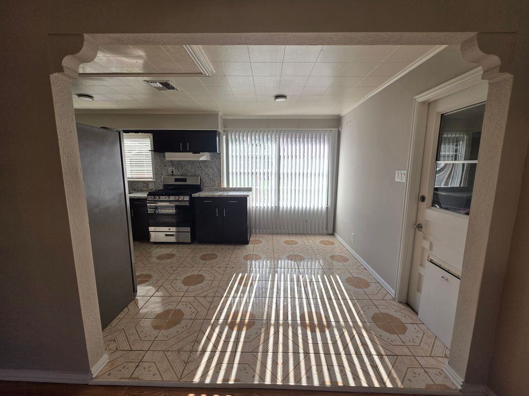 1312 Miles St - Photo 6 of 26