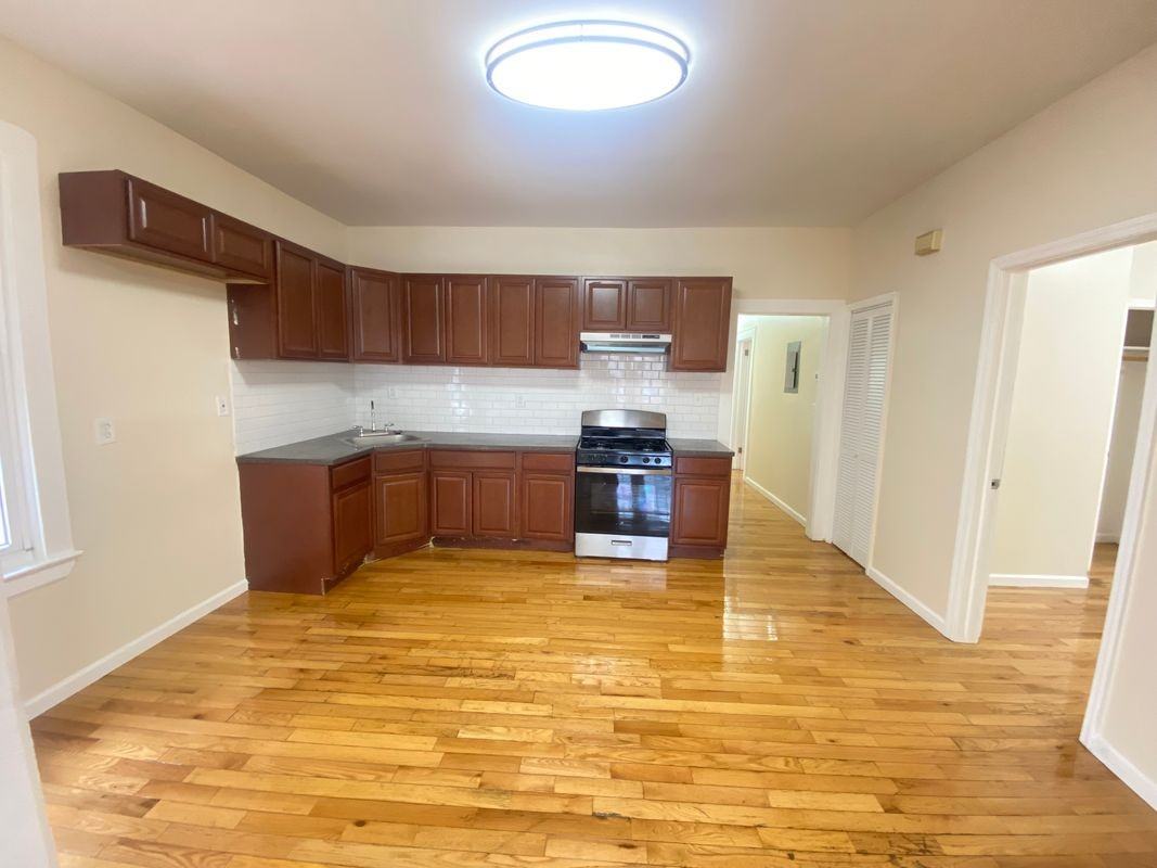 23 Monticello Ave ##2 - Photo 5 of 14