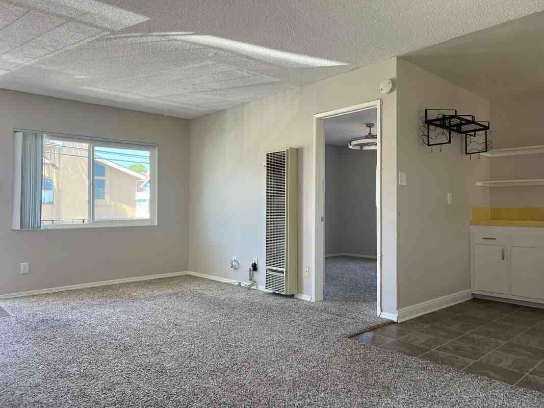 2000 Carnegie Ln ##D - Photo 3 of 7