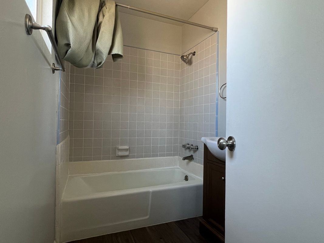 2000 Carnegie Ln ##D - Photo 7 of 7