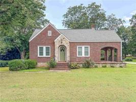 featured image of 598 Main St