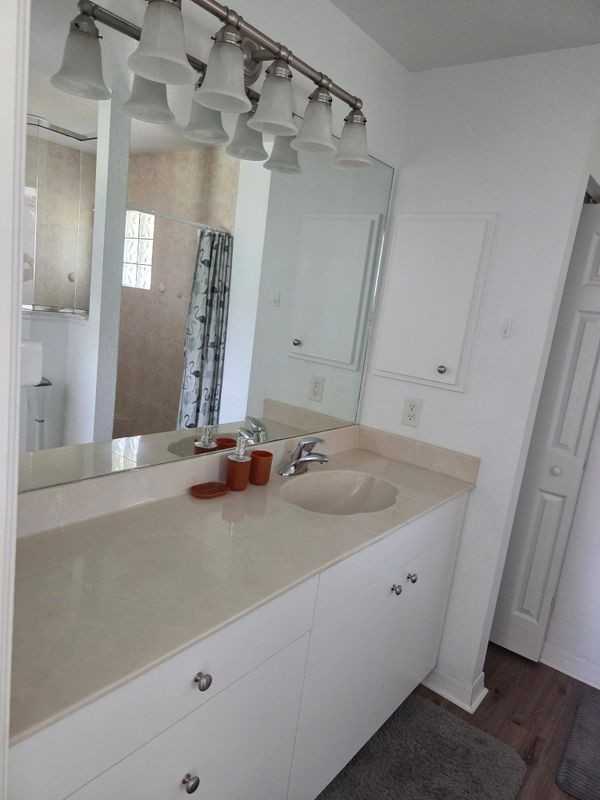 1048 Pridgen St - Photo 3 of 25