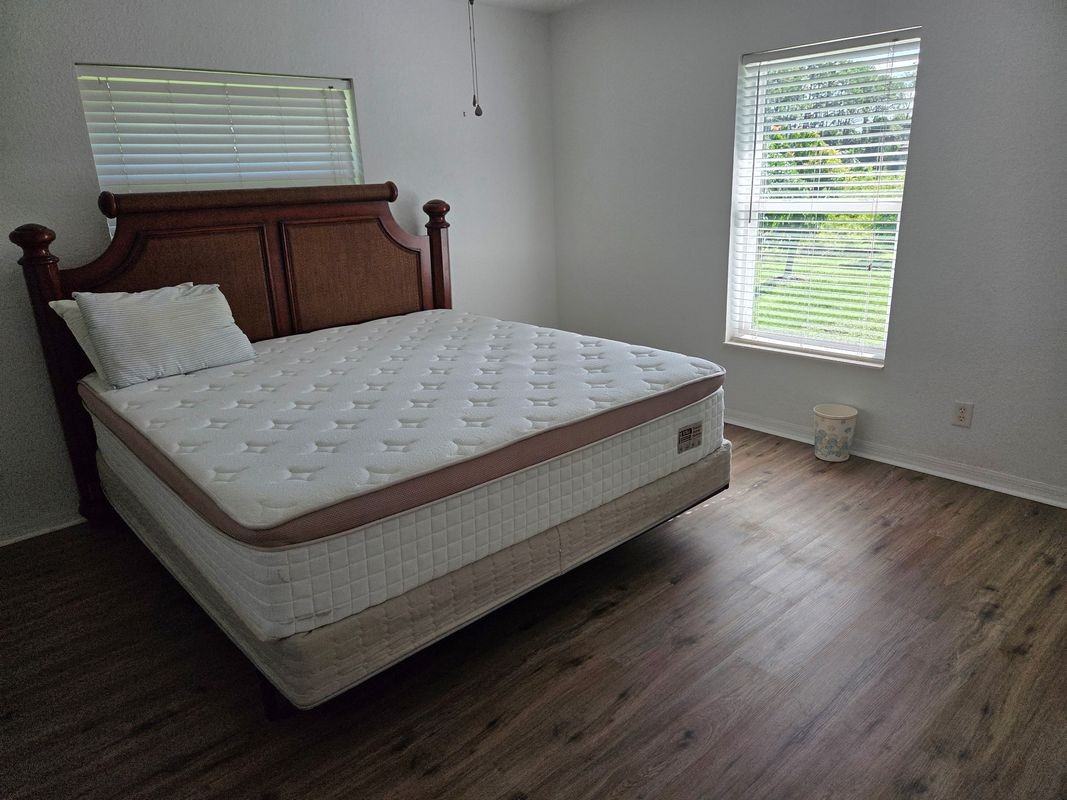 1048 Pridgen St - Photo 4 of 25