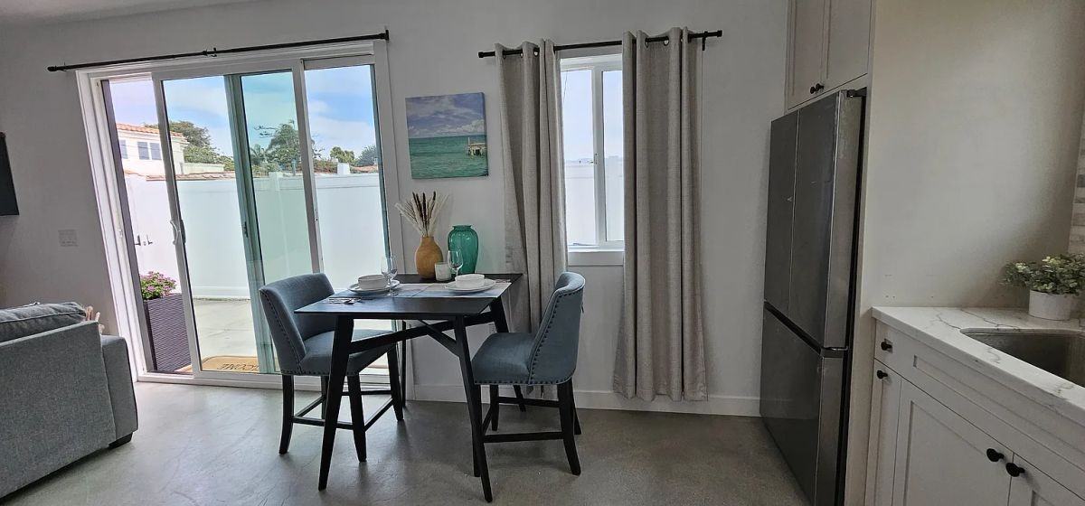 653 Avenue C - Photo 4 of 19