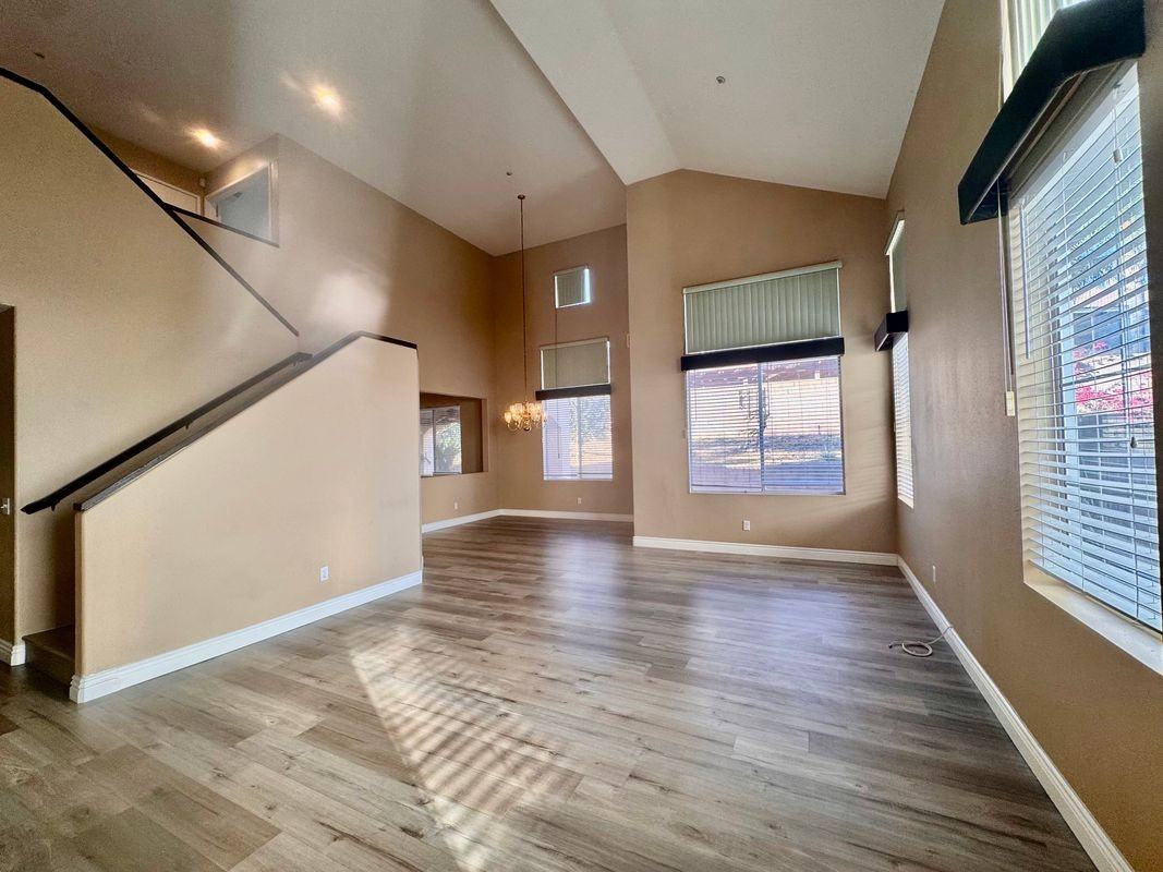 14880 Southend St - Photo 2 of 17