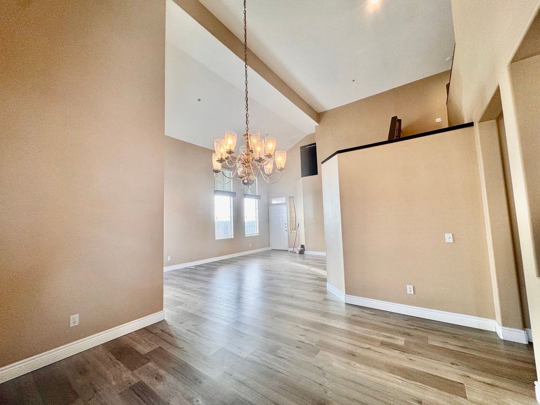 14880 Southend St - Photo 3 of 17