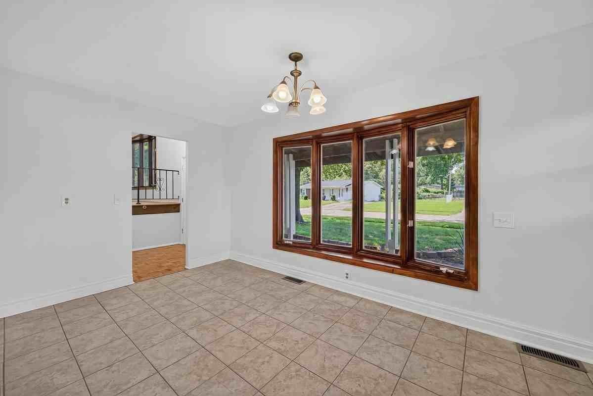 1675 Central Pkwy - Photo 6 of 26