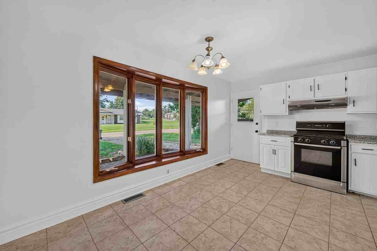 1675 Central Pkwy - Photo 7 of 26
