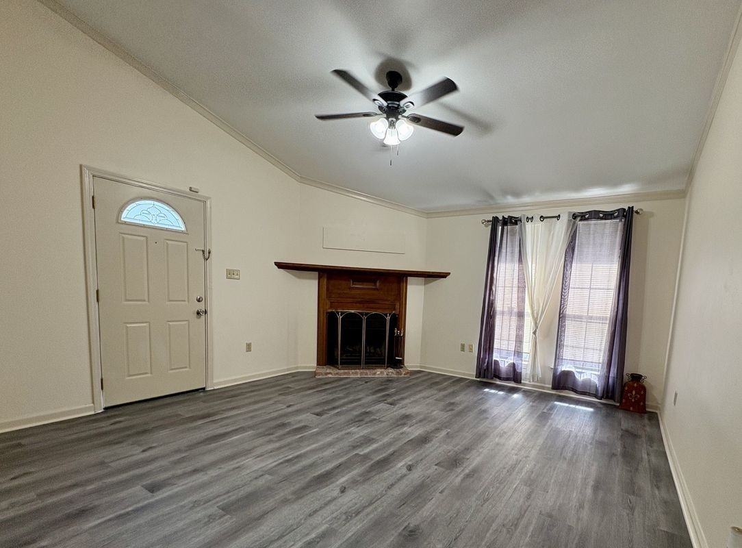 5490 Sleepy Hollow Dr - Photo 2 of 11
