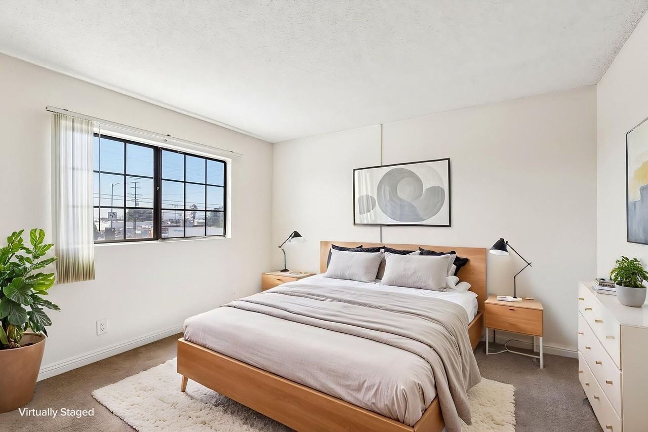 Laurel Canyon Apartments - Photo 5 of 34