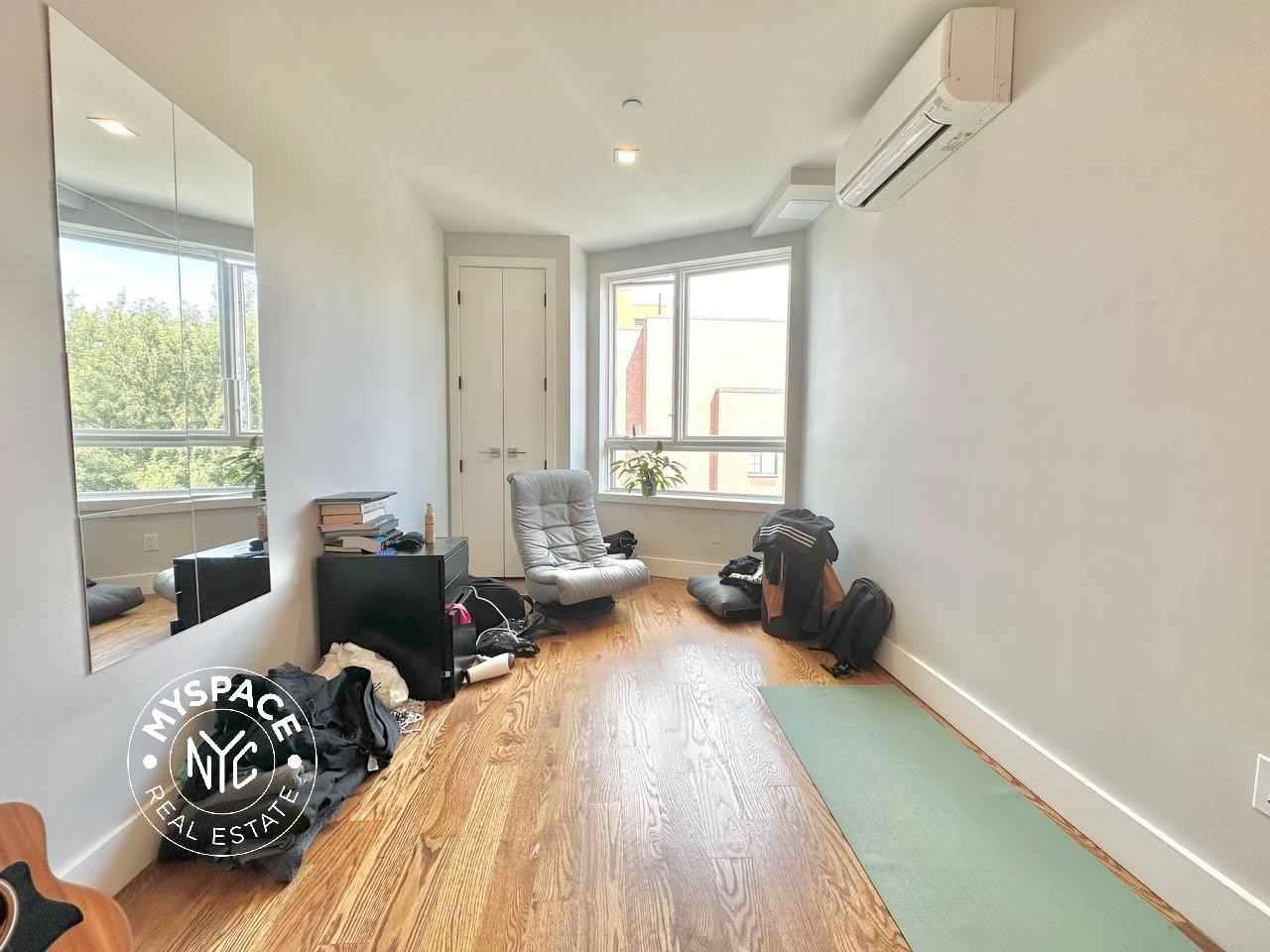 217 Boerum St #2C - Photo 5 of 6