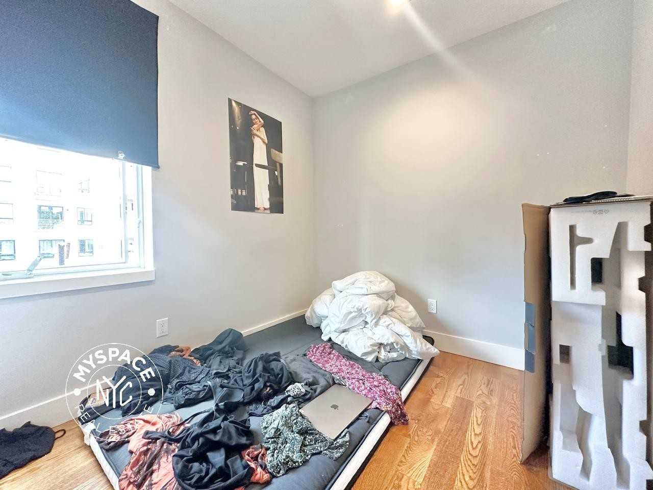217 Boerum St #2C - Photo 6 of 6