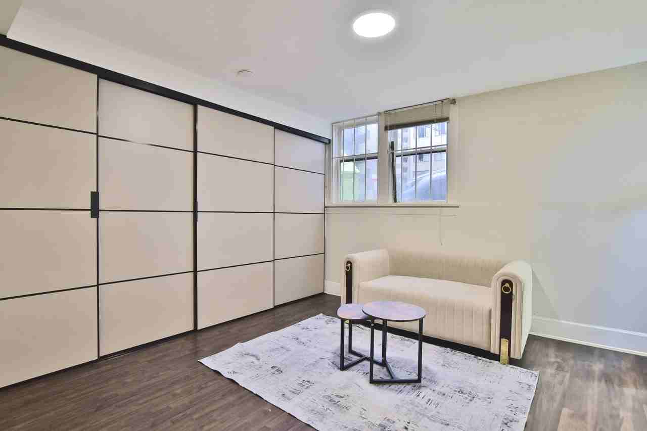 935 Jervis Street #18 - Photo 3 of 19