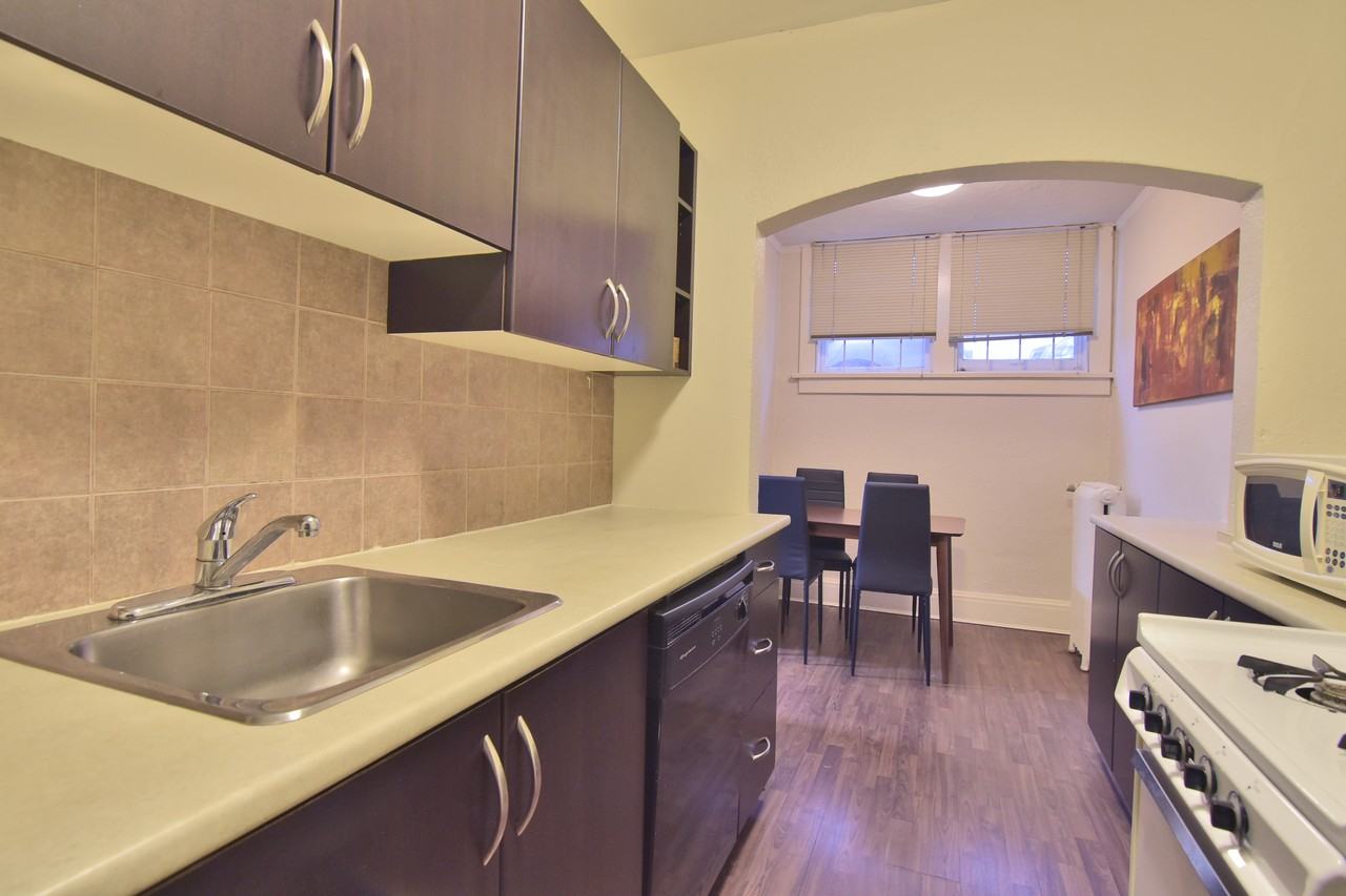935 Jervis Street #18 - Photo 5 of 19