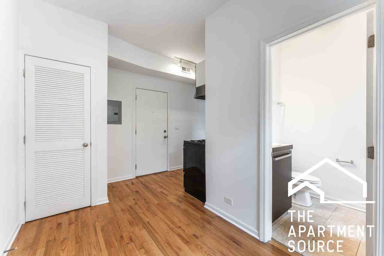 5054 N Winthrop Ave #402 - Photo 2 of 10