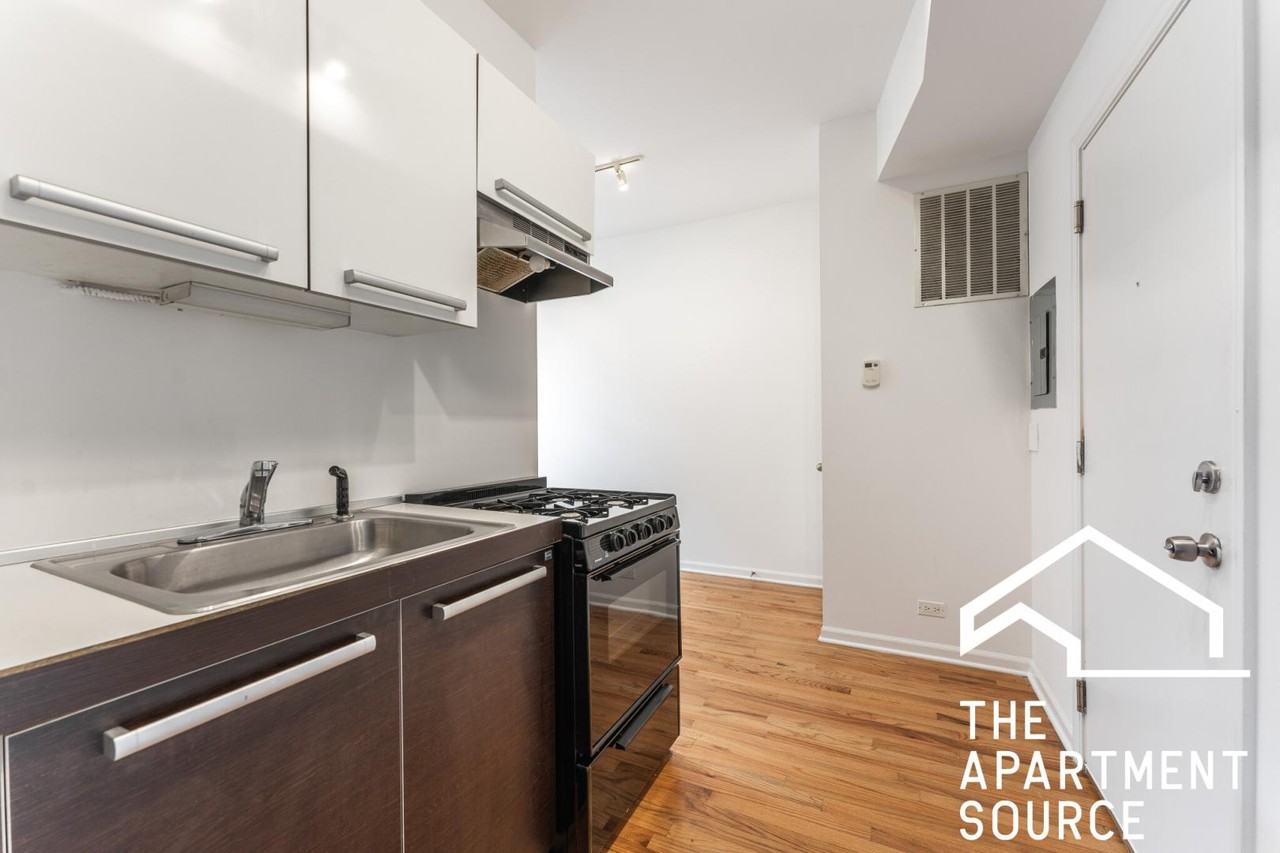 5054 N Winthrop Ave #402 - Photo 3 of 10
