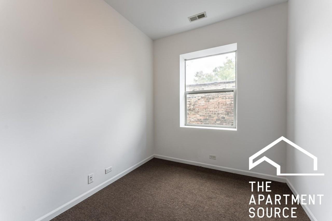 5054 N Winthrop Ave #402 - Photo 5 of 10