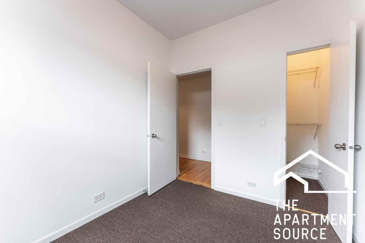 5054 N Winthrop Ave #402 - Photo 6 of 10