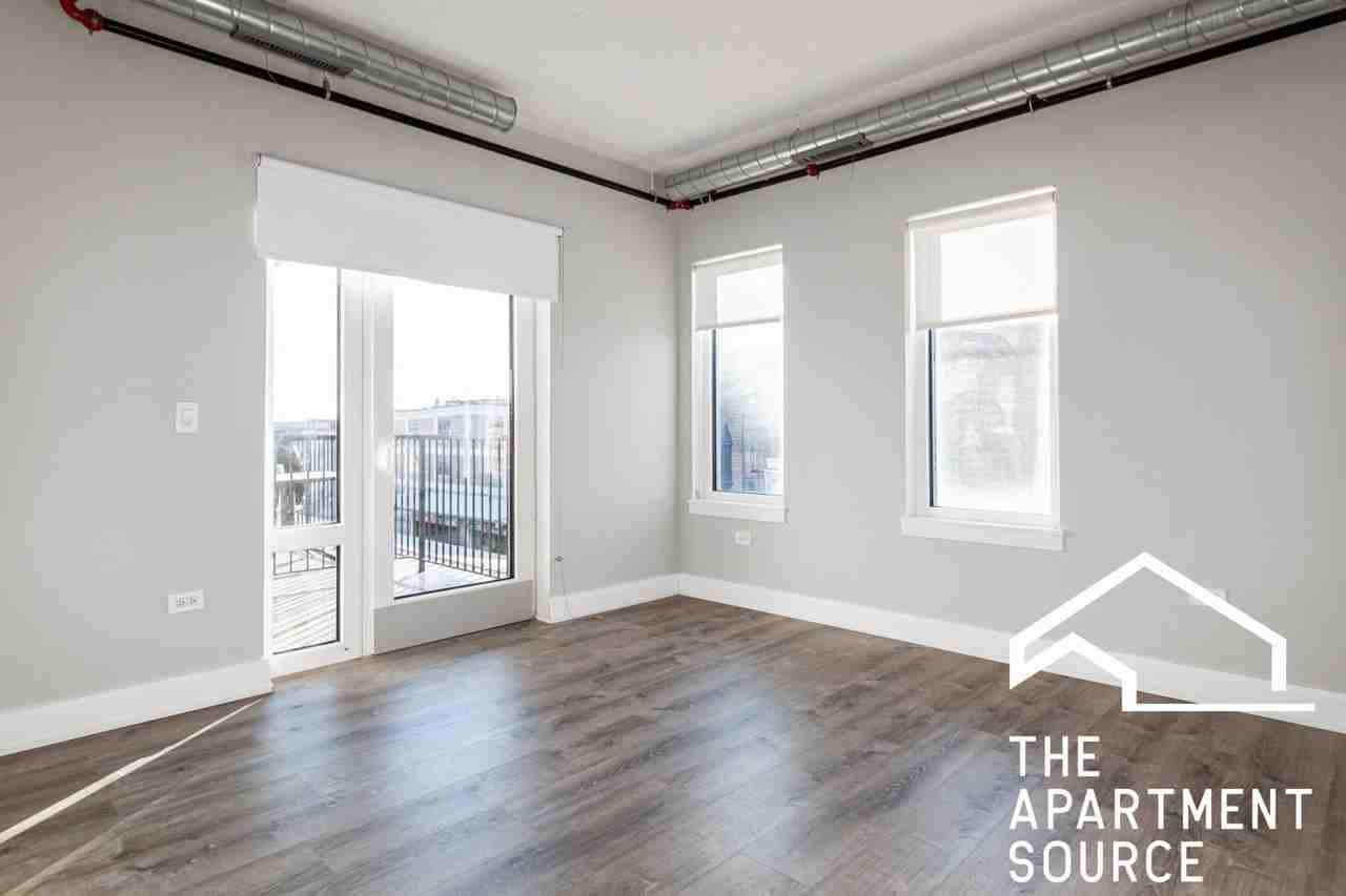 941 W Belmont Ave #406