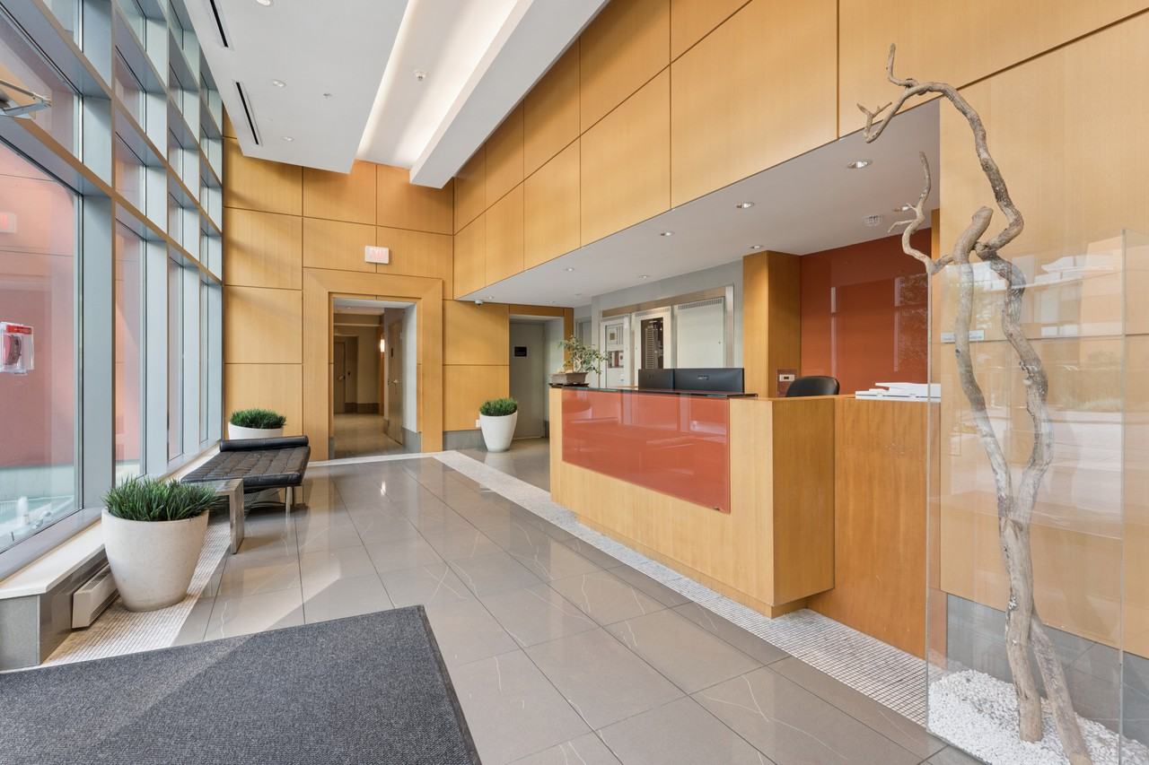 8 Smithe Mews #305 - Photo 4 of 36