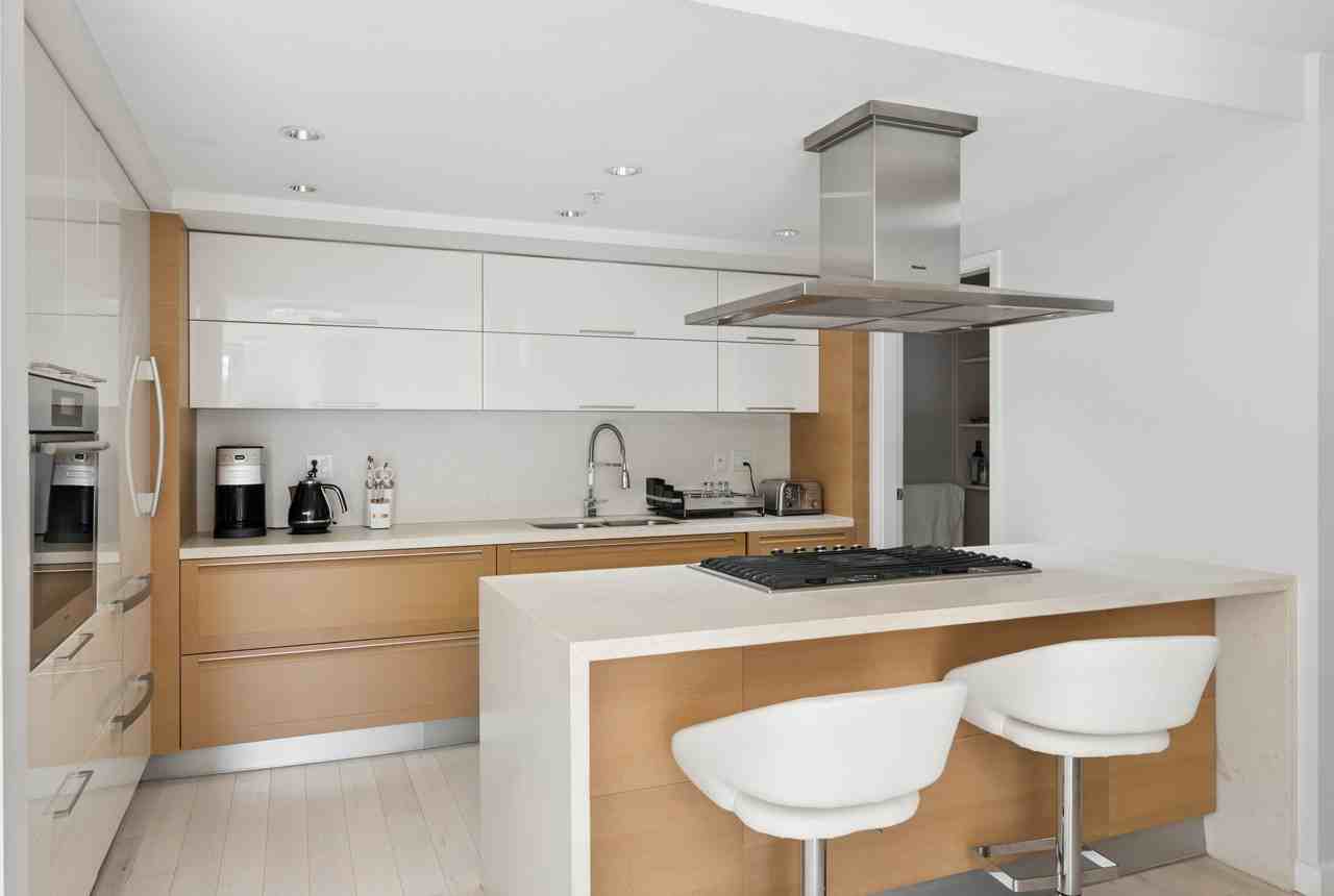 8 Smithe Mews #305 - Photo 6 of 36