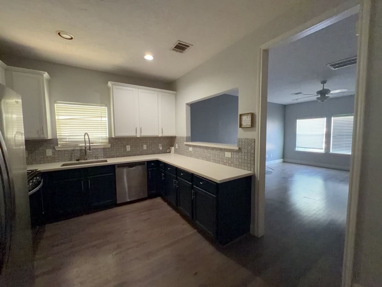 1828 Fletcher St - Photo 3 of 20