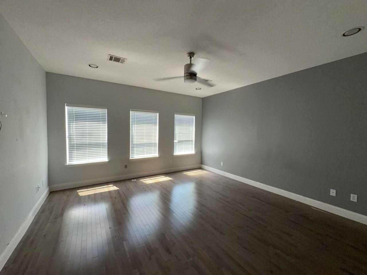 1828 Fletcher St - Photo 5 of 20