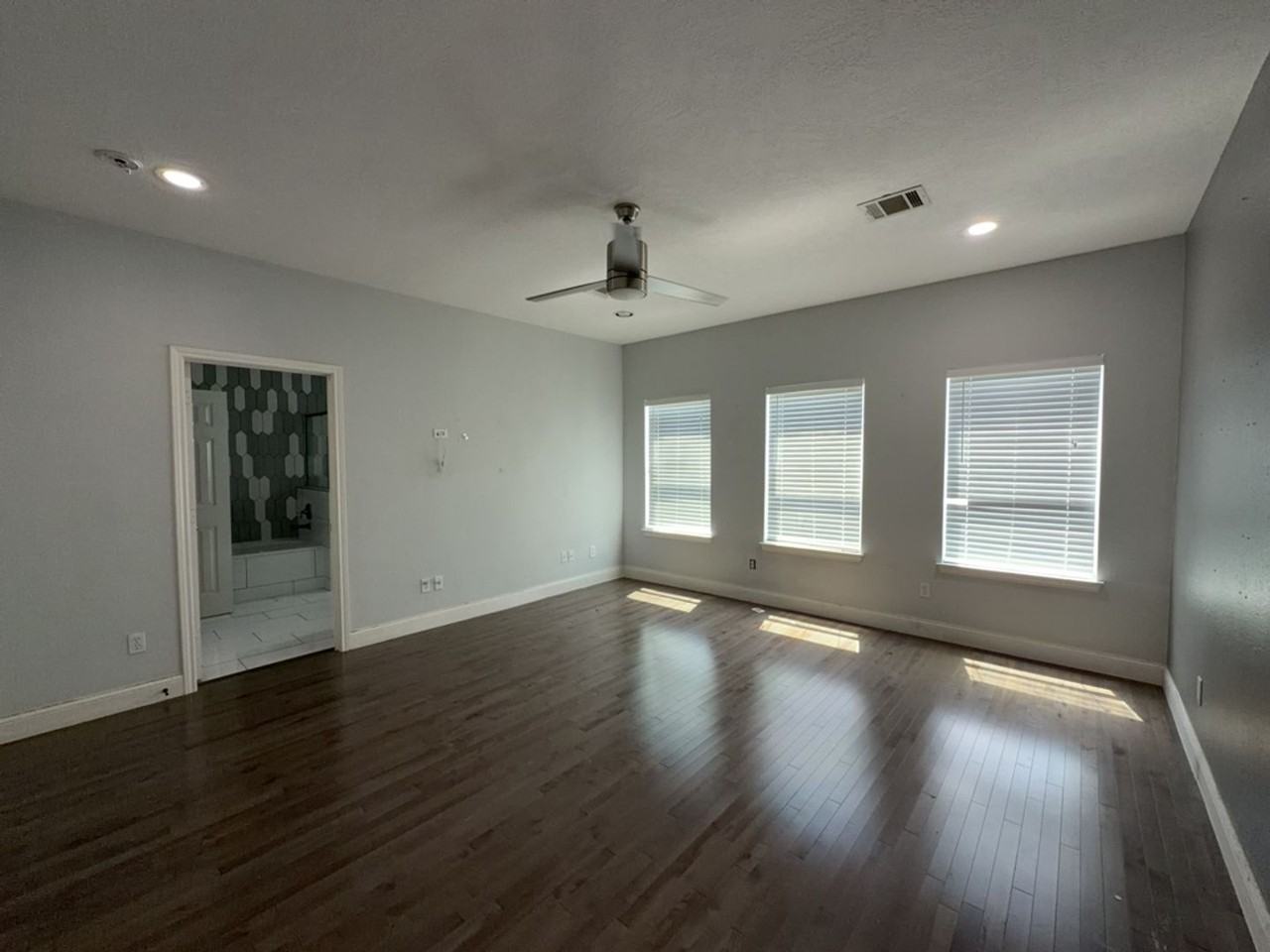 1828 Fletcher St - Photo 6 of 20