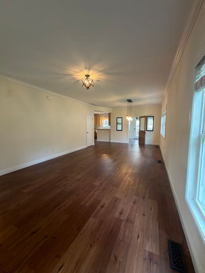309 E Wylie St - Photo 4 of 33